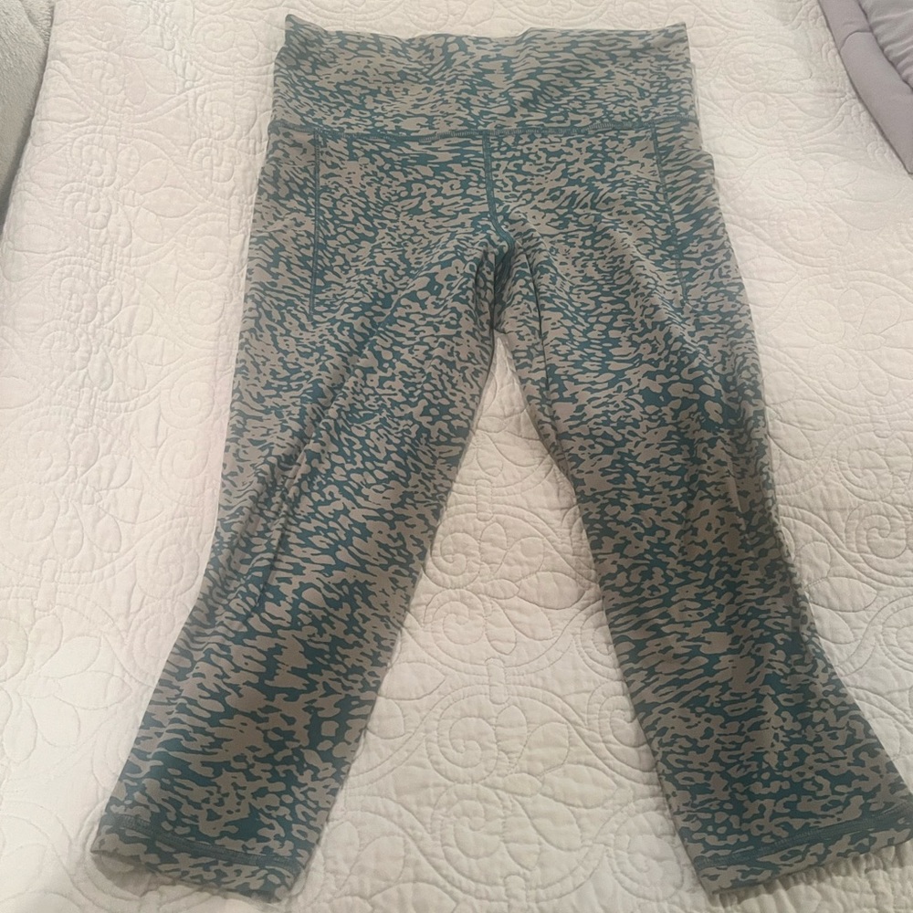 Blue and Tan Patterned Leggings Athleta size M. Salutation cropped stash.